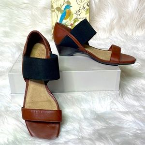 {Bella Vita} 1.5” Wedge Sandals 📸